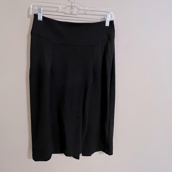 🛍️$8 or 3 for $20😍 H&M Soft double faced cotton pencil skirt in black - Picture 1 of 5